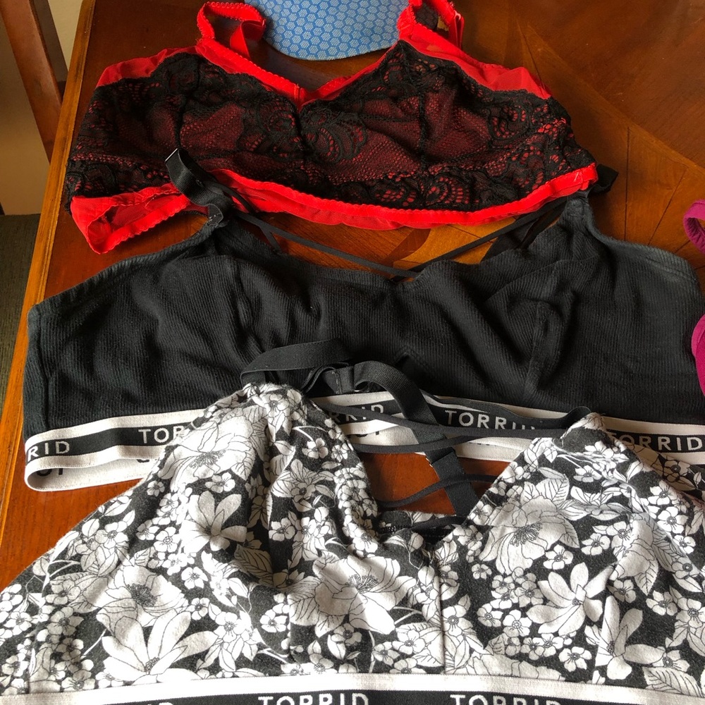 Lot of 5 gently worn Torrid Bralettes 2x.